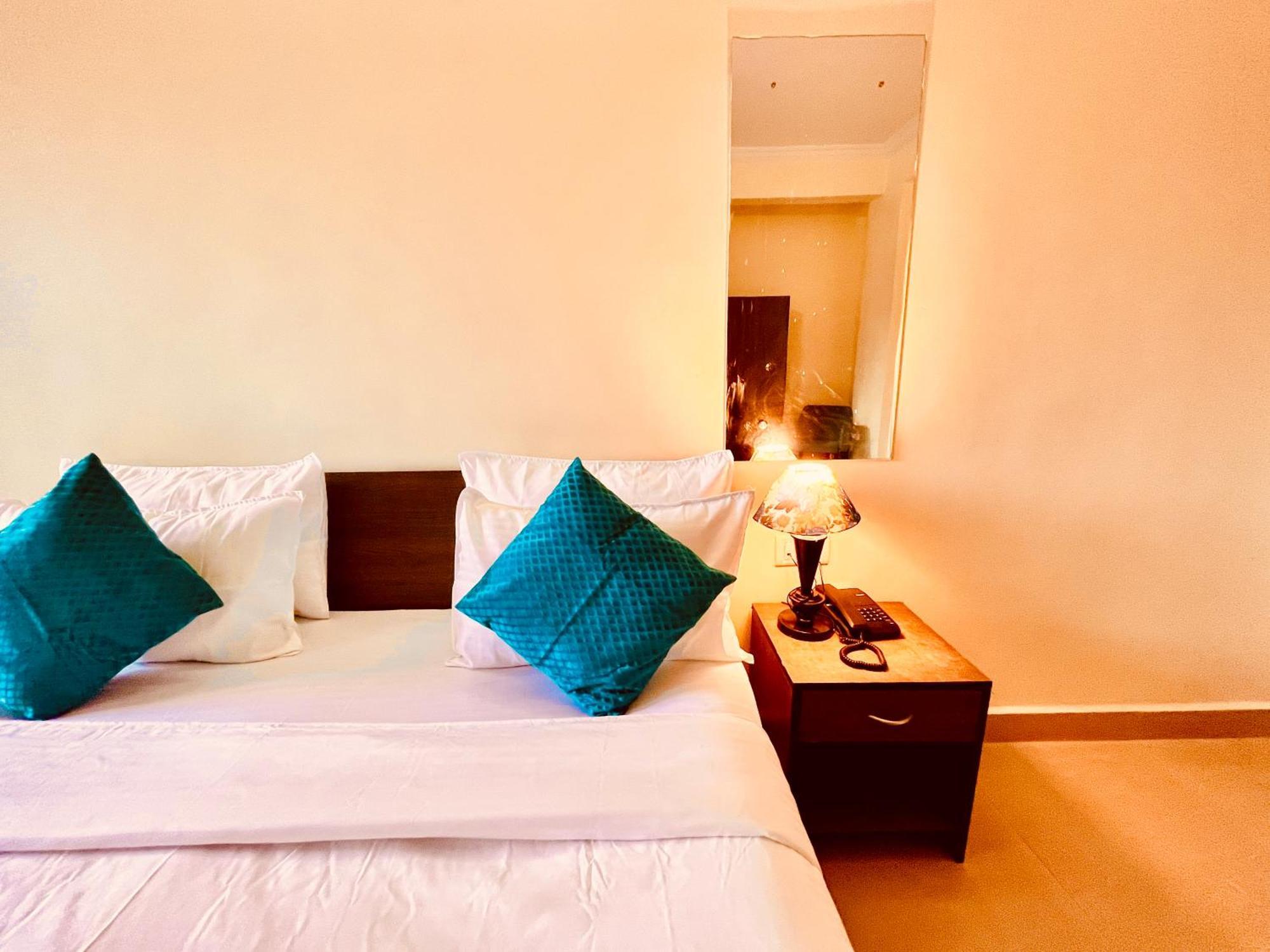 The Calagute Beach Resort By Shivam Resort 1 Km From Beach Candolim Buitenkant foto